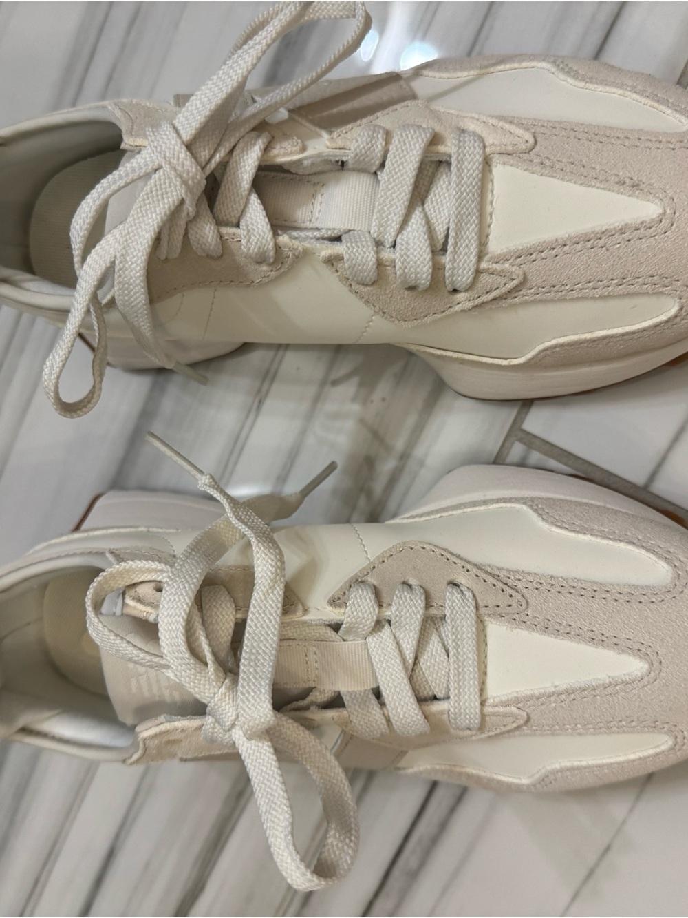 Women's New Balance Neutral Cream & White Lace-Up Sneakers Size 6